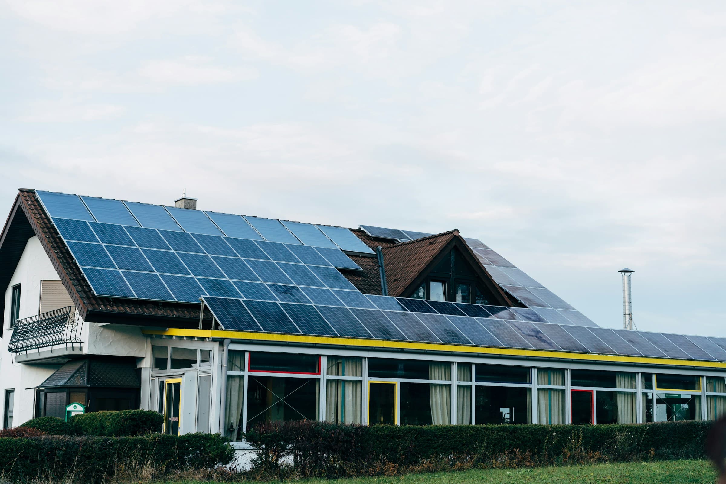 Diagram of a typical solar install: panels, inverter, isolator and consumer unit